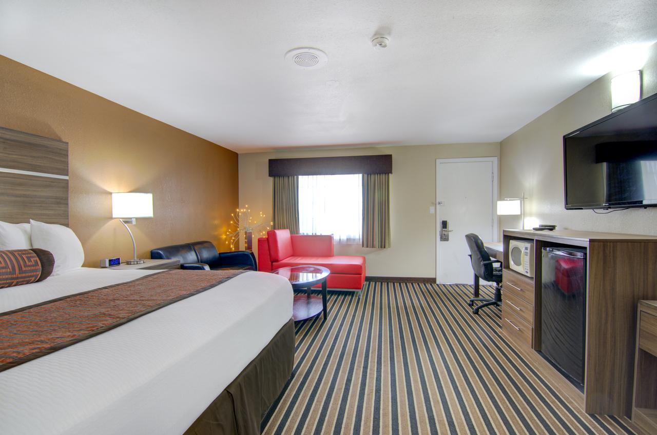 Deluxe King Suite