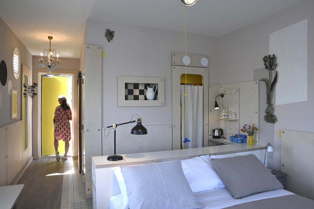Large Double Room or Floating Room