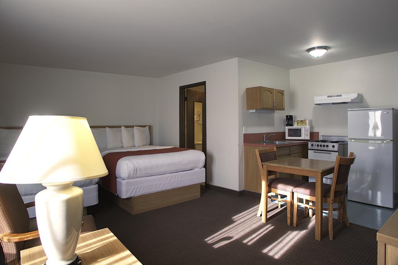 Queen Room with Two Queen Beds with Kitchen