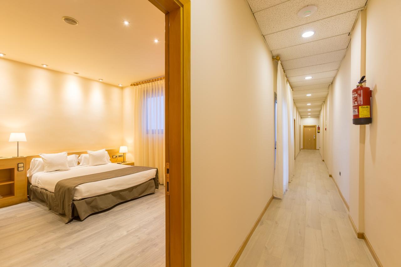 One-Bedroom Apartment,669925332:JPEG