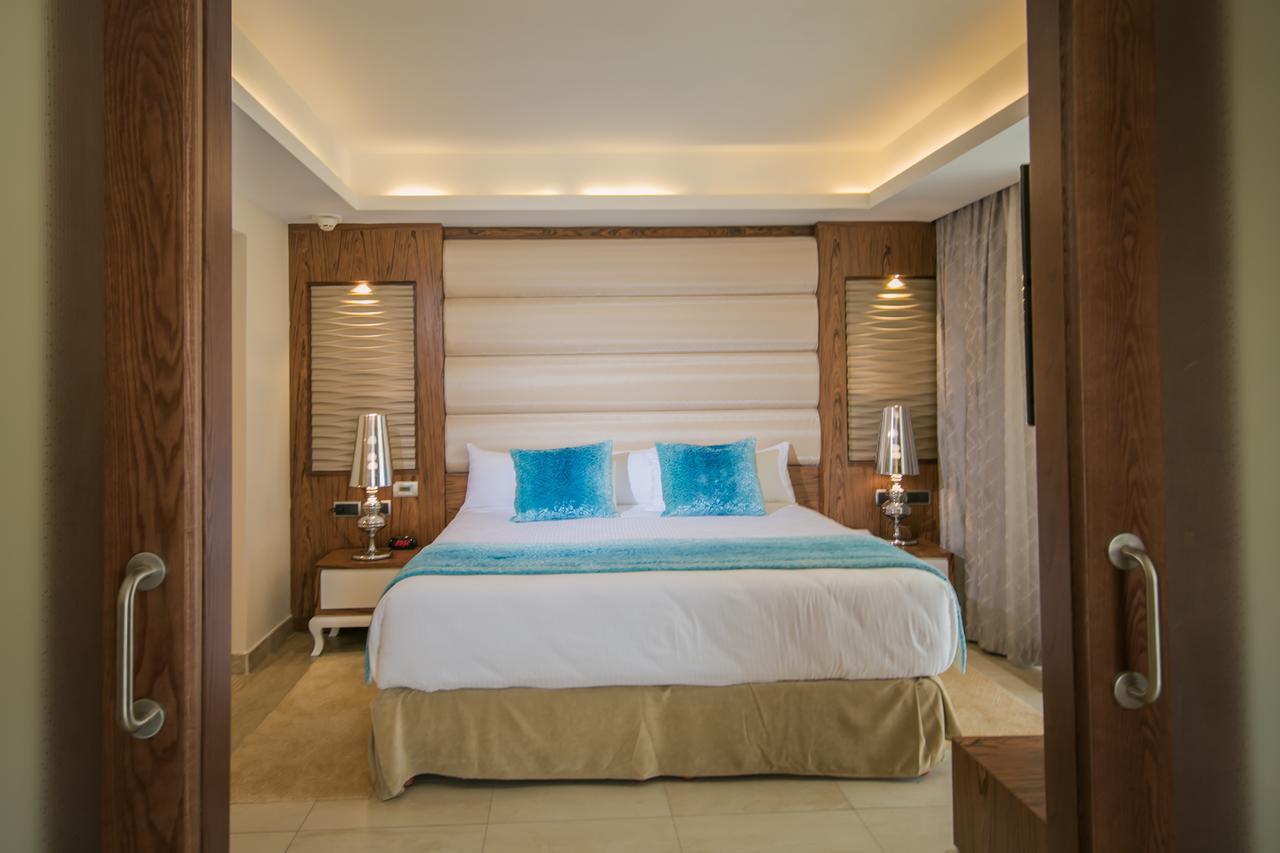 One Bedroom Suite Hot Tub WiFi