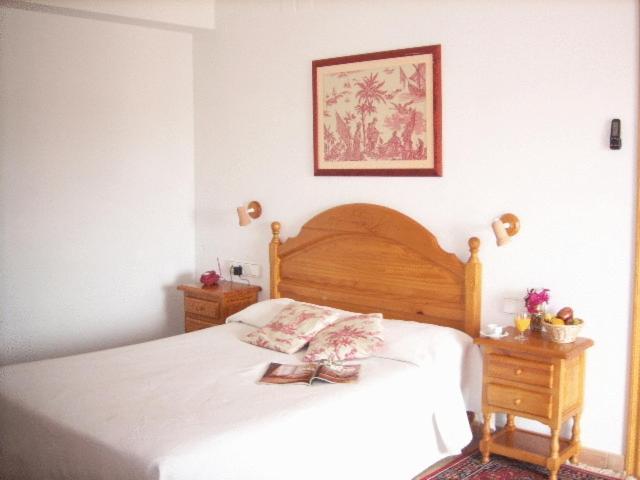 Chambre Double ou Lits Jumeaux Supérieure avec Vue Latérale sur la Mer