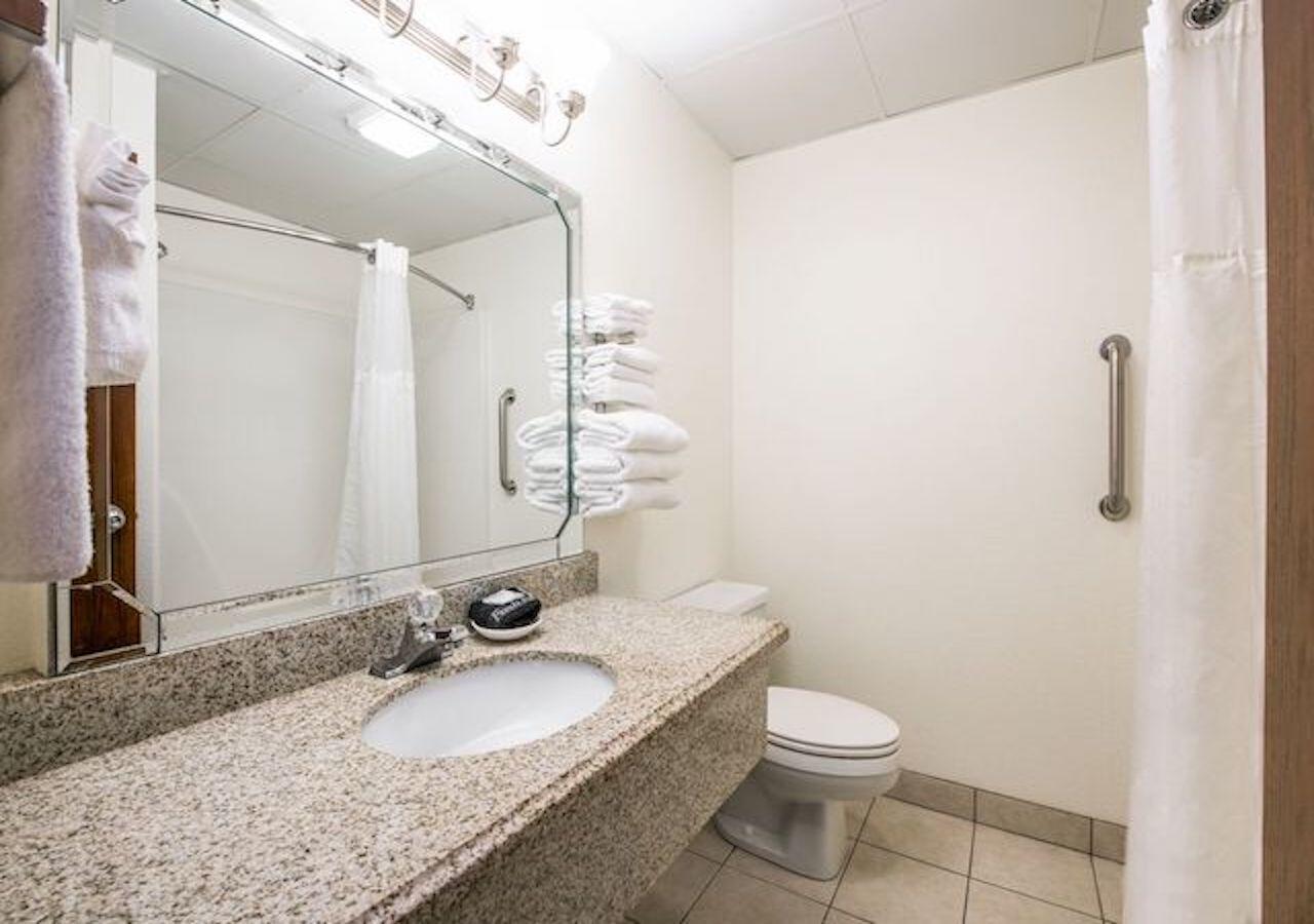 Queen Room with Two Queen Beds,844152287:JPEG