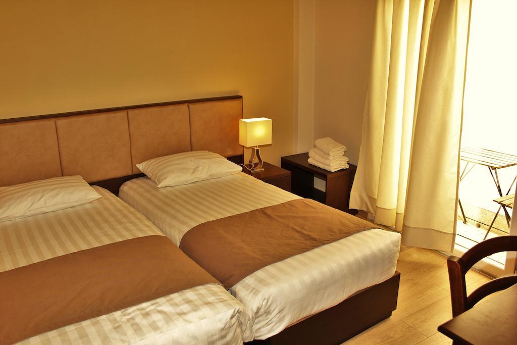Chambre Double ou Lits Jumeaux avec Salle de Bains Commune