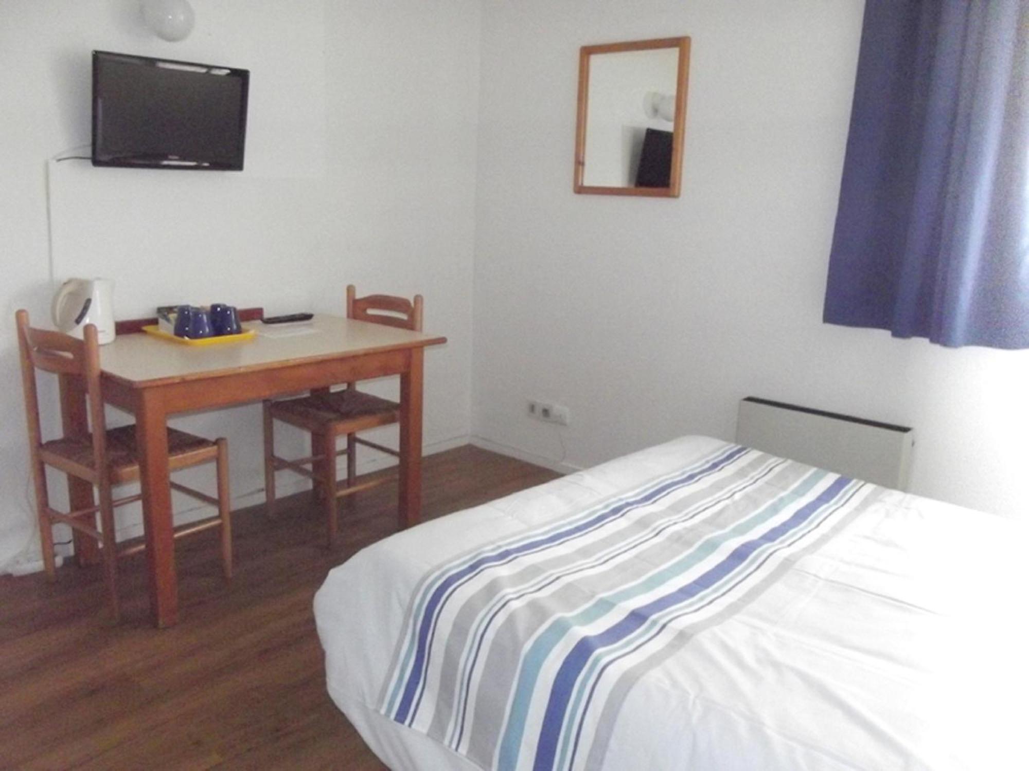 Family Room (2 Adults + 2 Children)