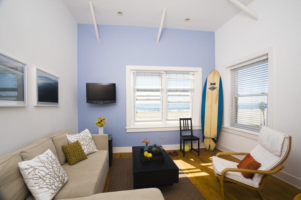 Top Floor One-Bedroom Suite Beachfront Ocean View 1 Queen Bed 1 Sofa Bed,824275649:JPEG