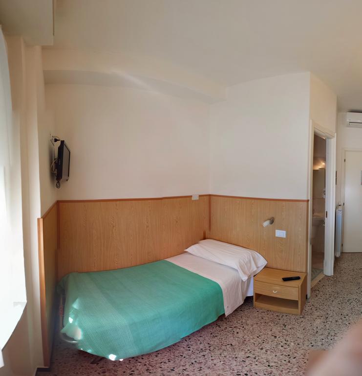 Single Room,67692371:JPEG