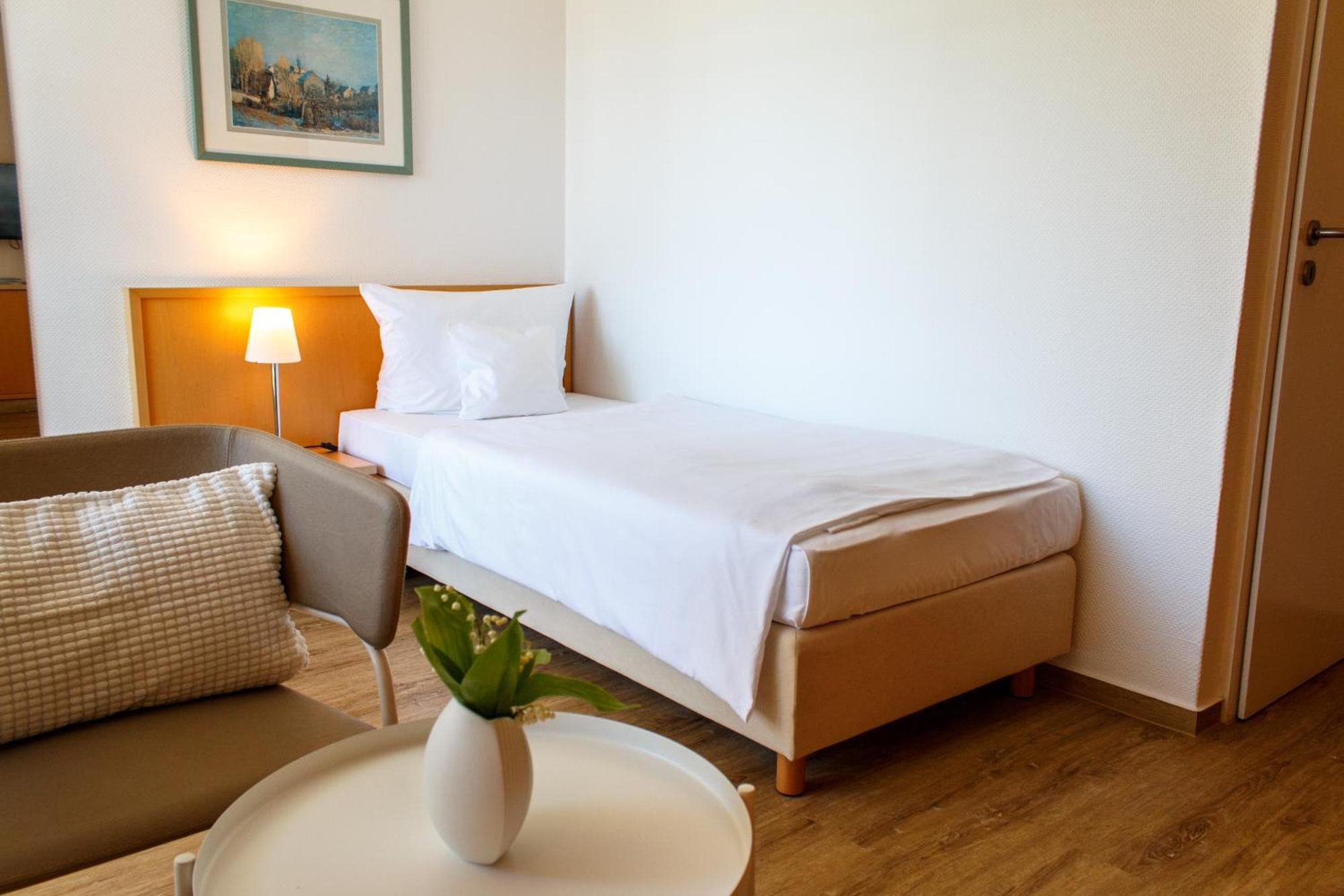Single Room,402894987:JPEG