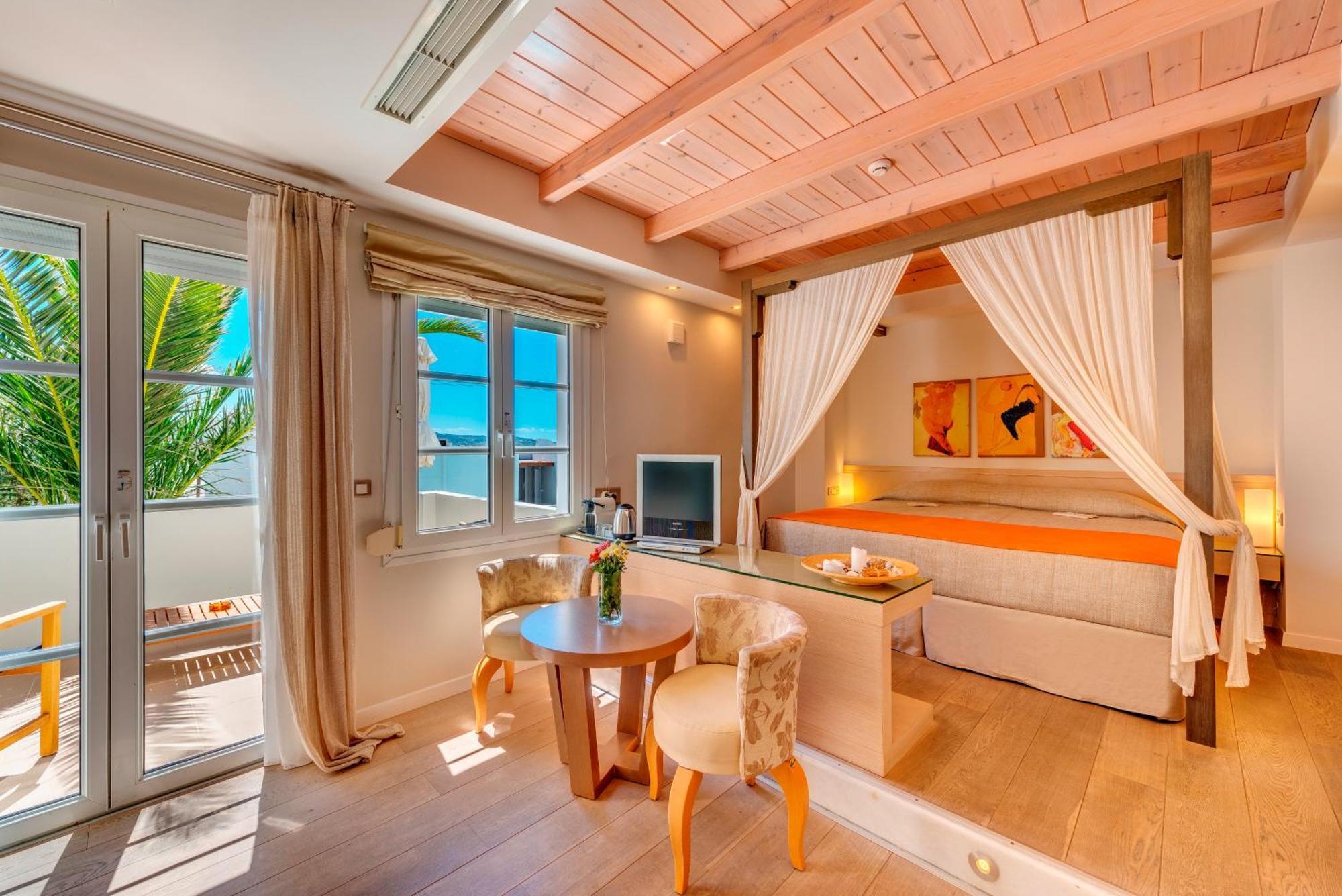 Suite Pool View