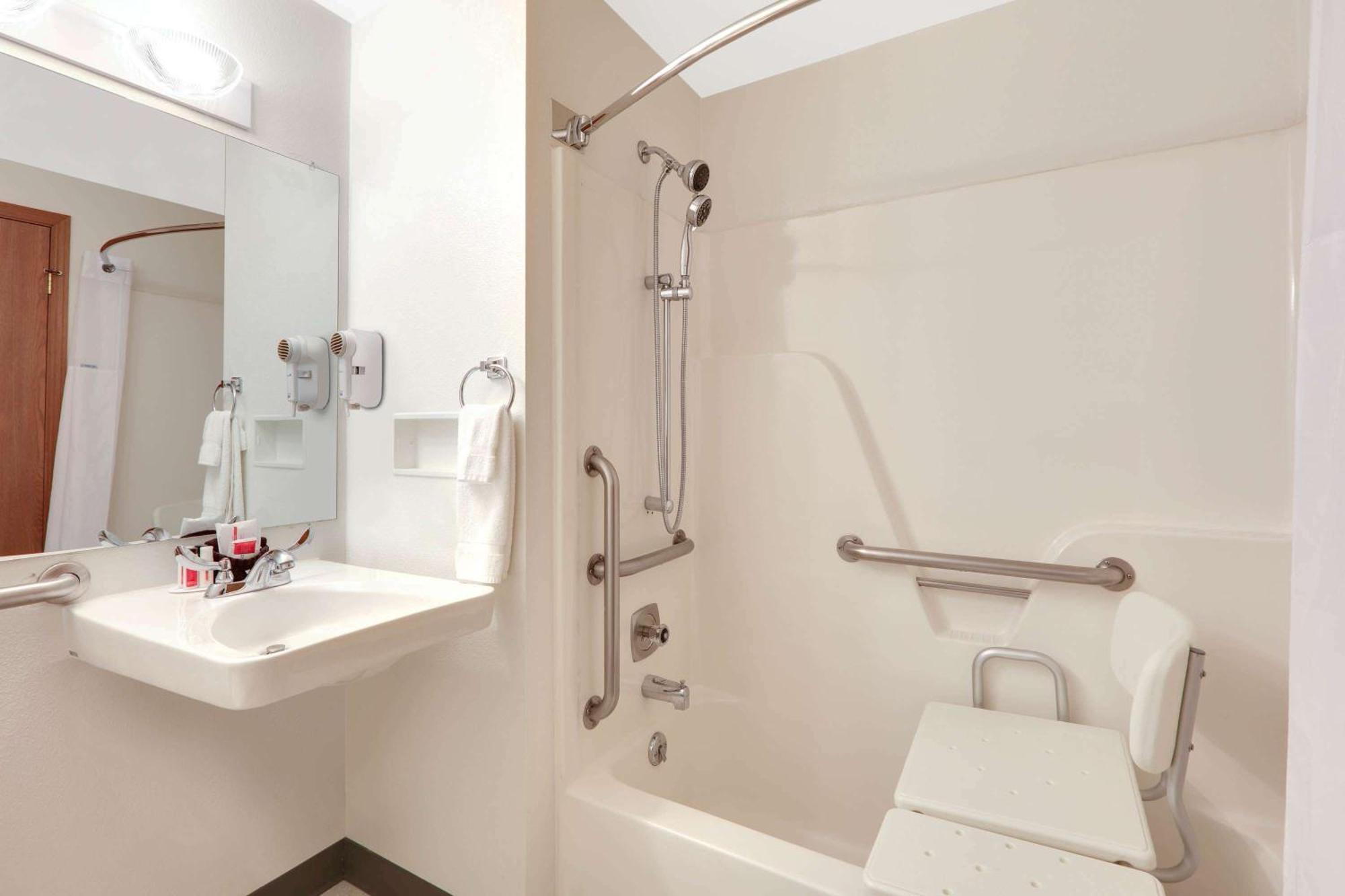 Queen Room with Two Queen Beds - Mobility Access/Non-Smoking