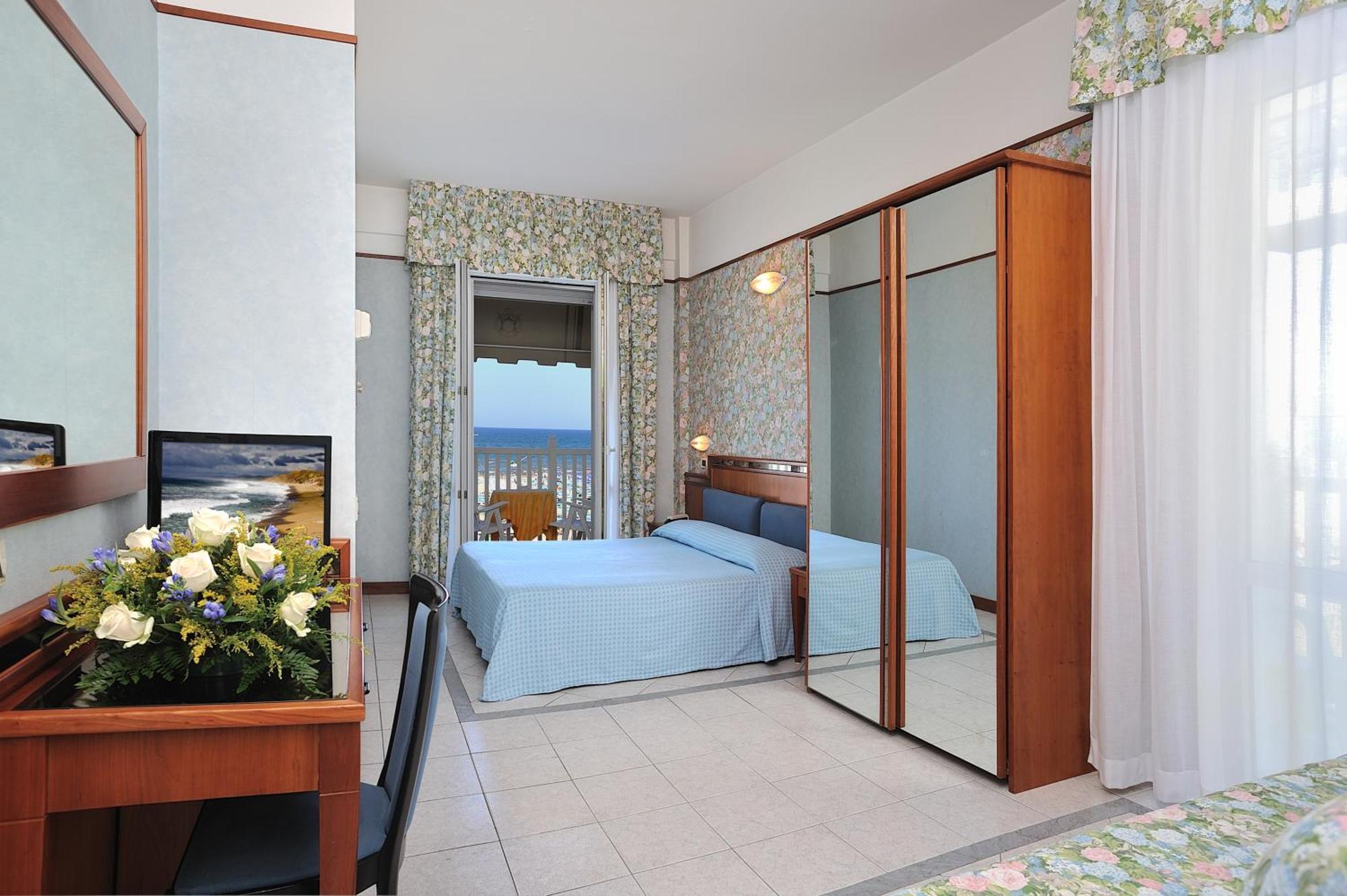 Double or Twin Room Sea View