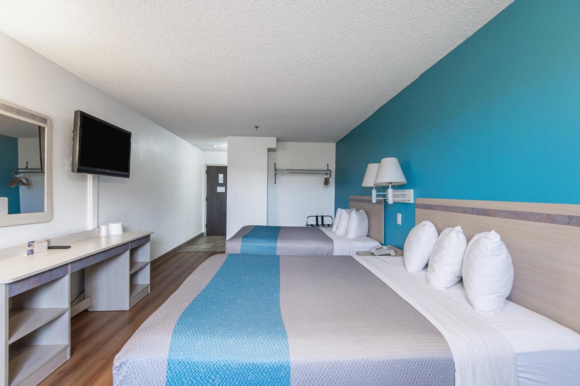 Deluxe Queen Room Two Queen Beds Non-Smoking