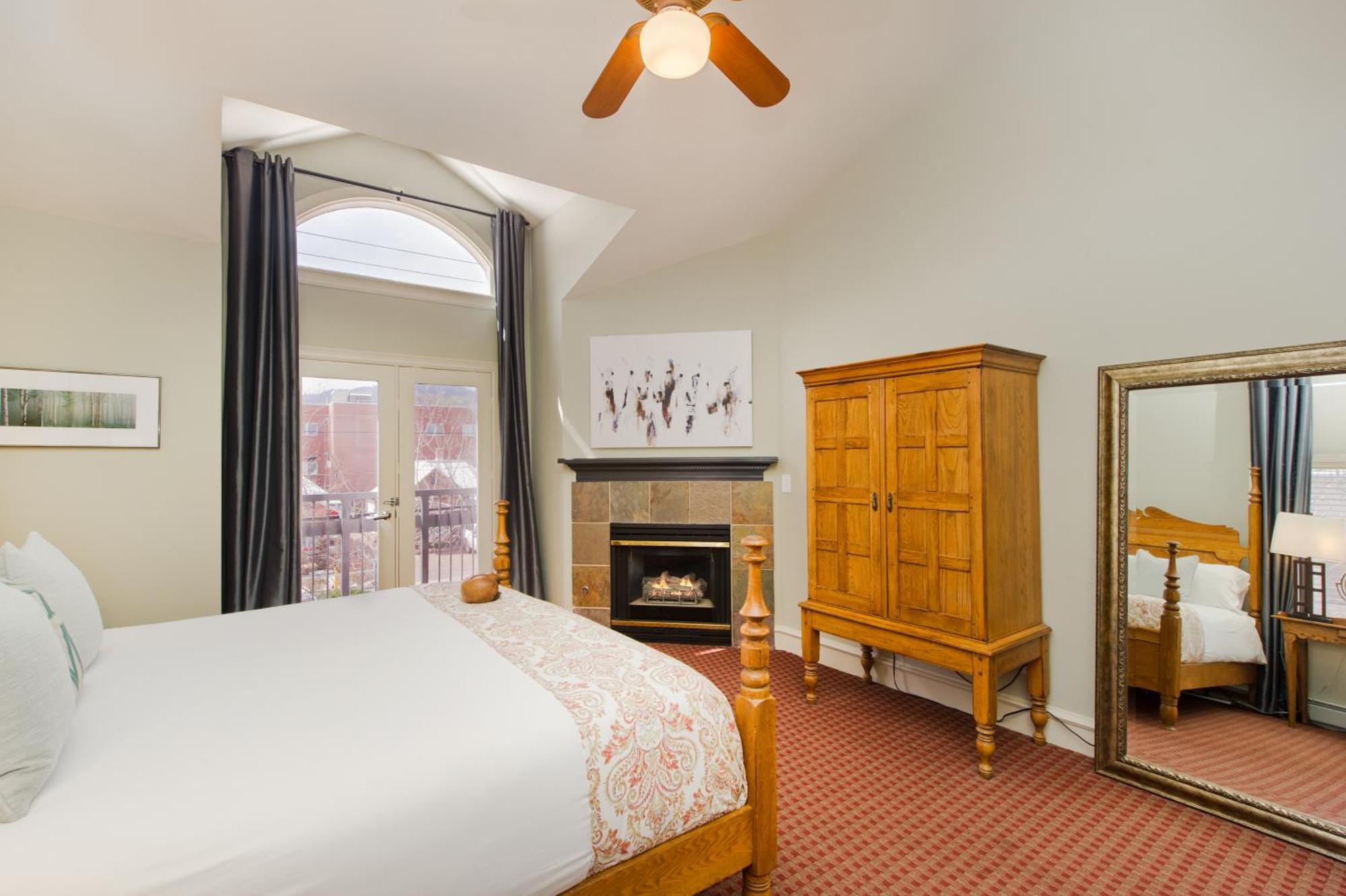 Deluxe King Room 2nd Floor