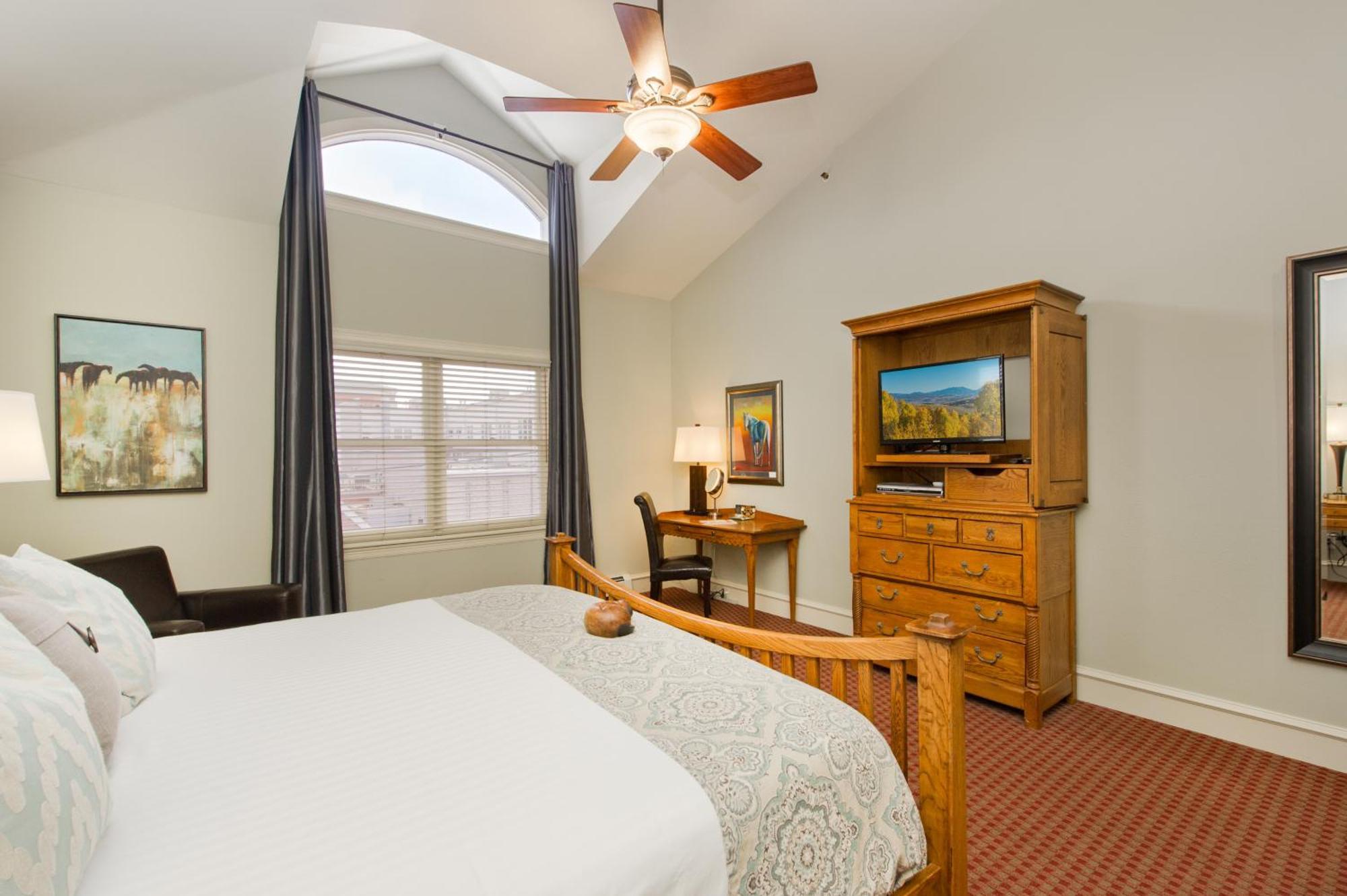 Deluxe King Room 2nd Floor