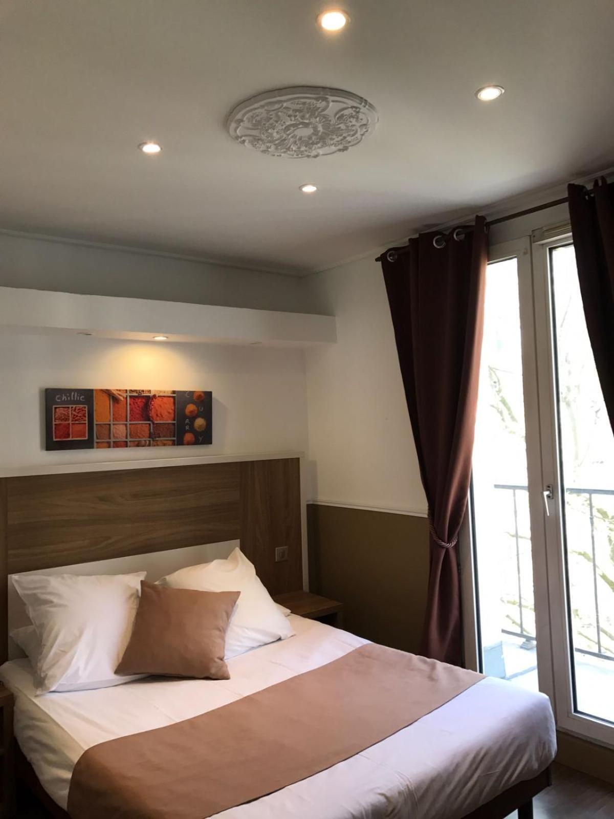 Basic Double Room Shower