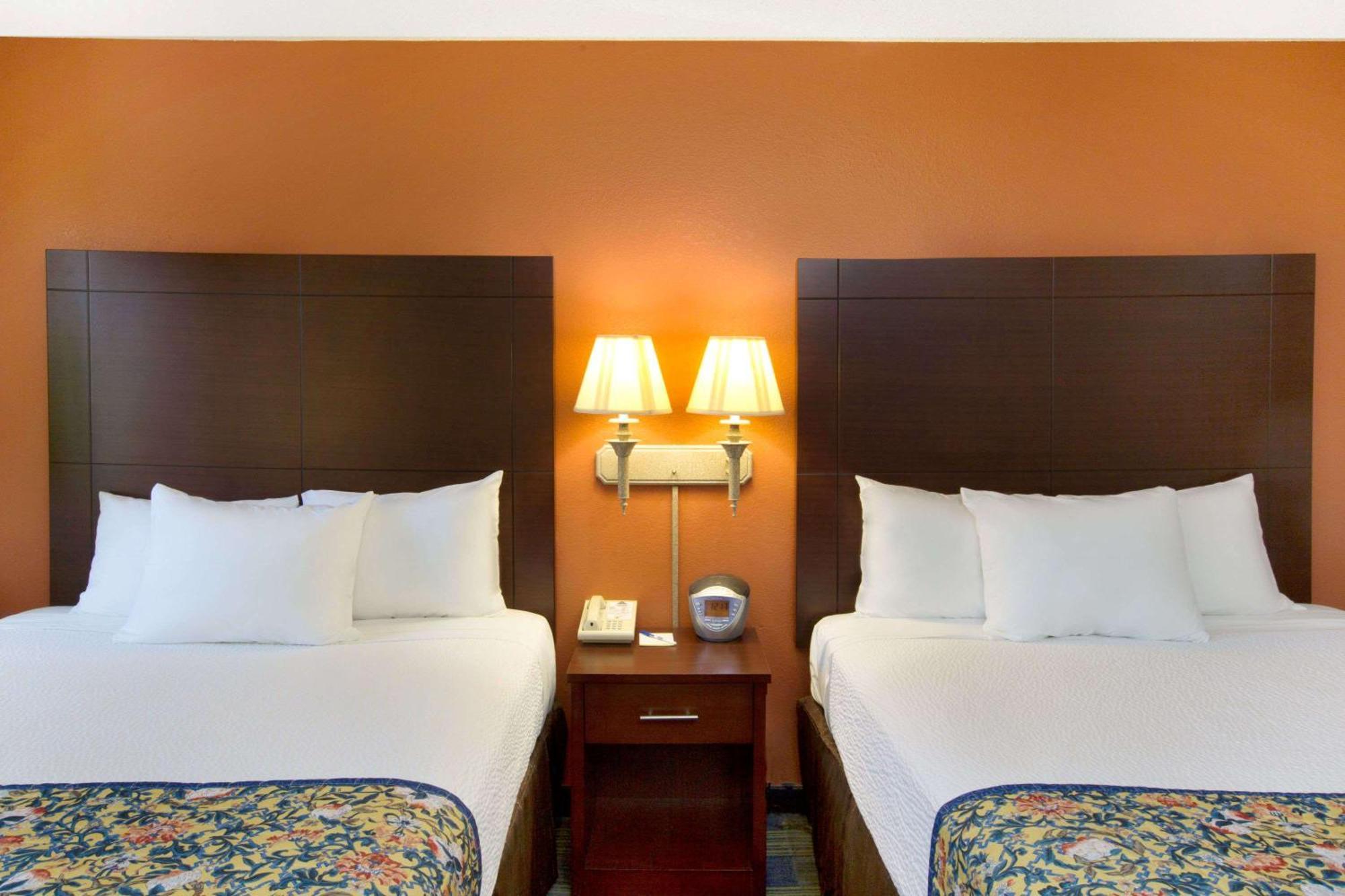 Queen Room Two Queen Beds Mobility or Hearing Access or Non-Smoking,681046113:JPEG