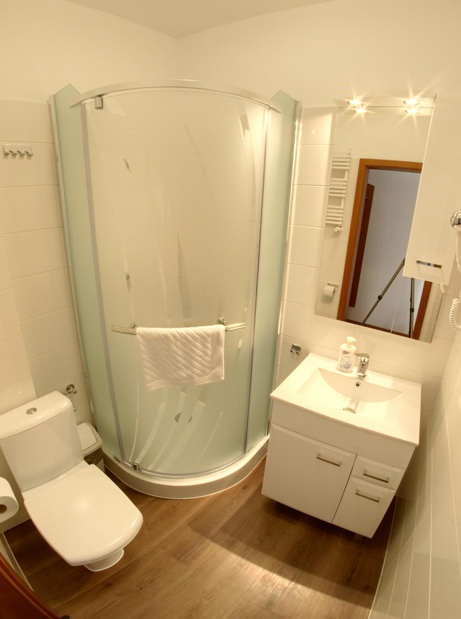 Small Double Room,681655332:JPEG