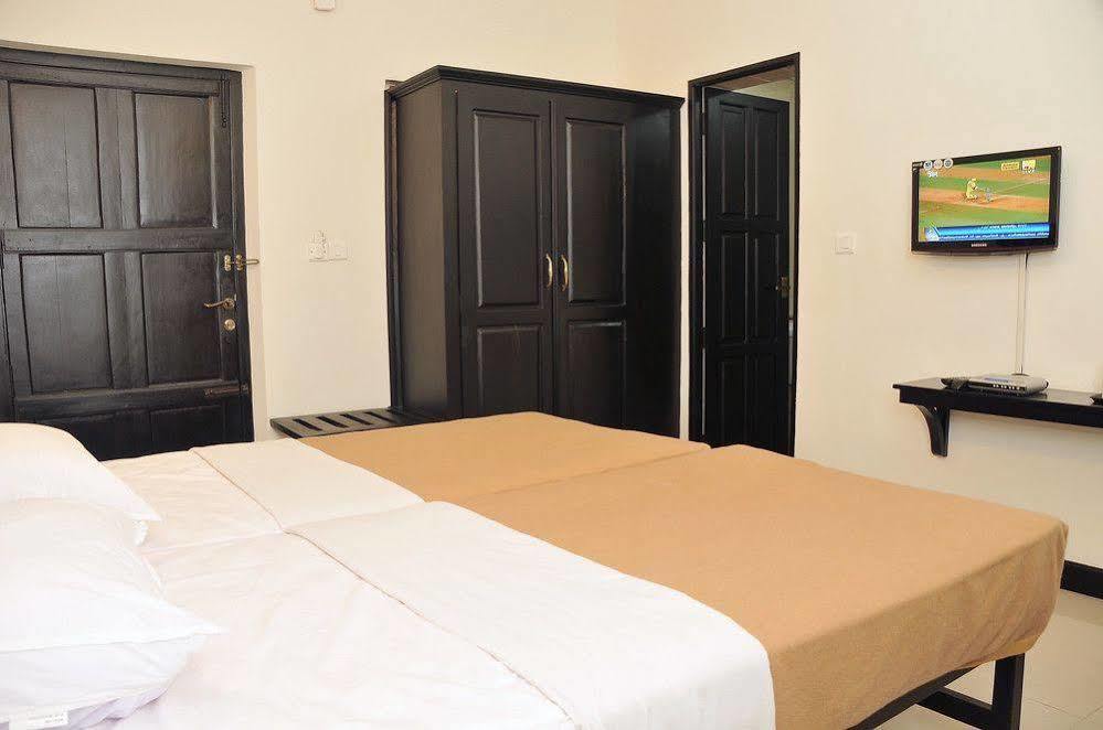 Deluxe Queen Suite