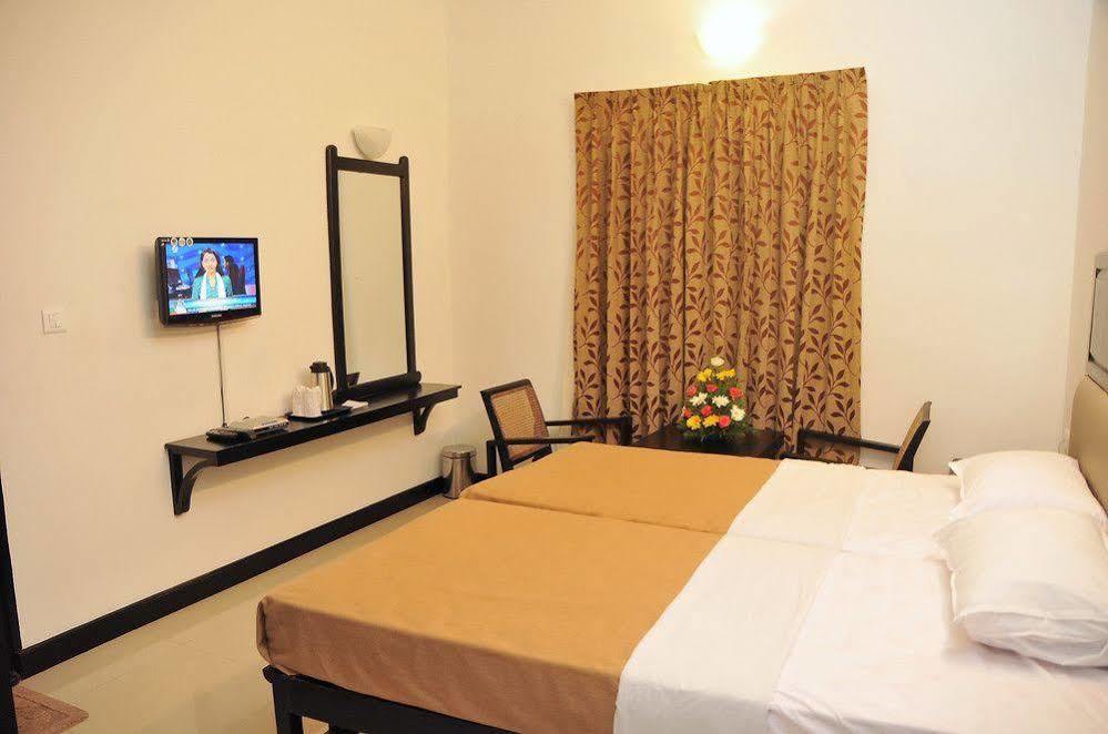 Deluxe Queen Suite