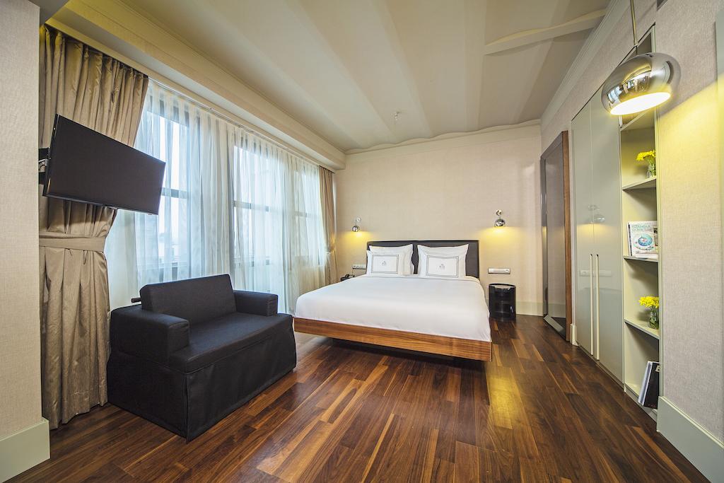 Penthouse Suite with Terrace,68251856:JPEG