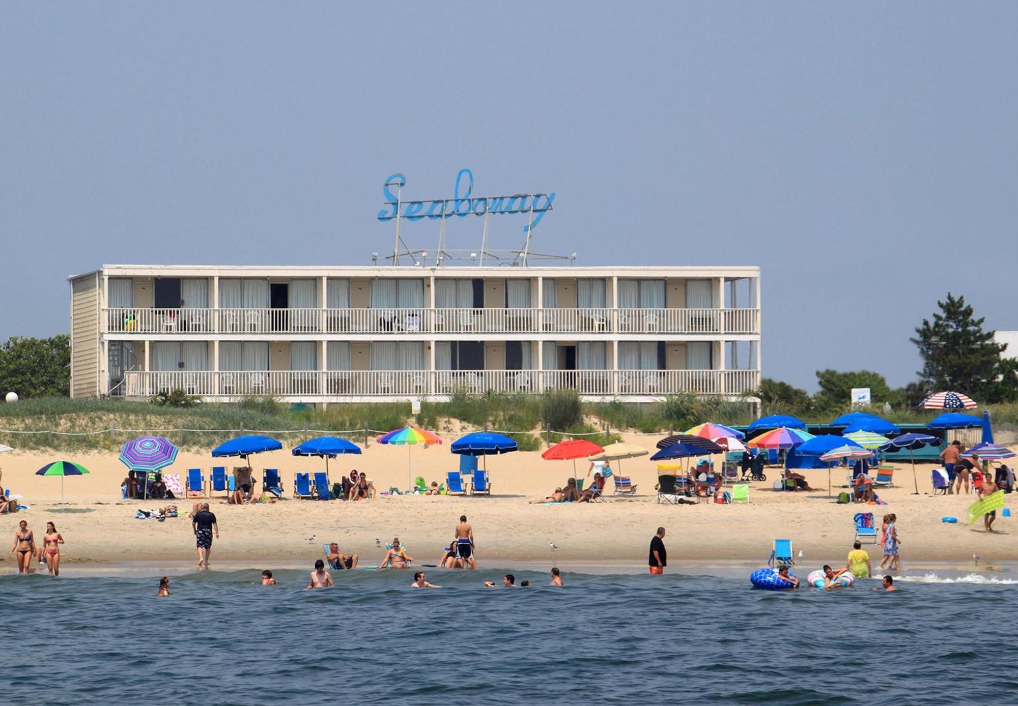 Beachfront or No view of Ocean or 2 double beds