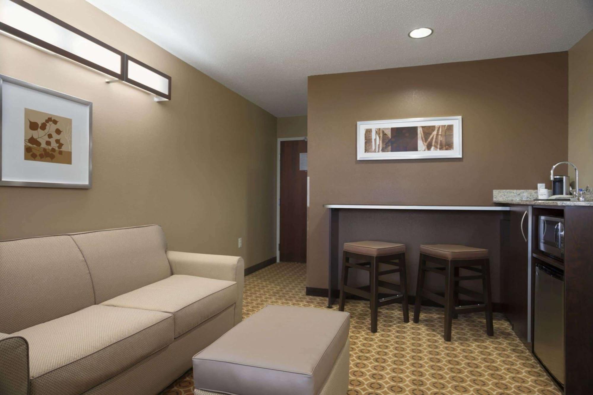 Queen Suite Non-Smoking
