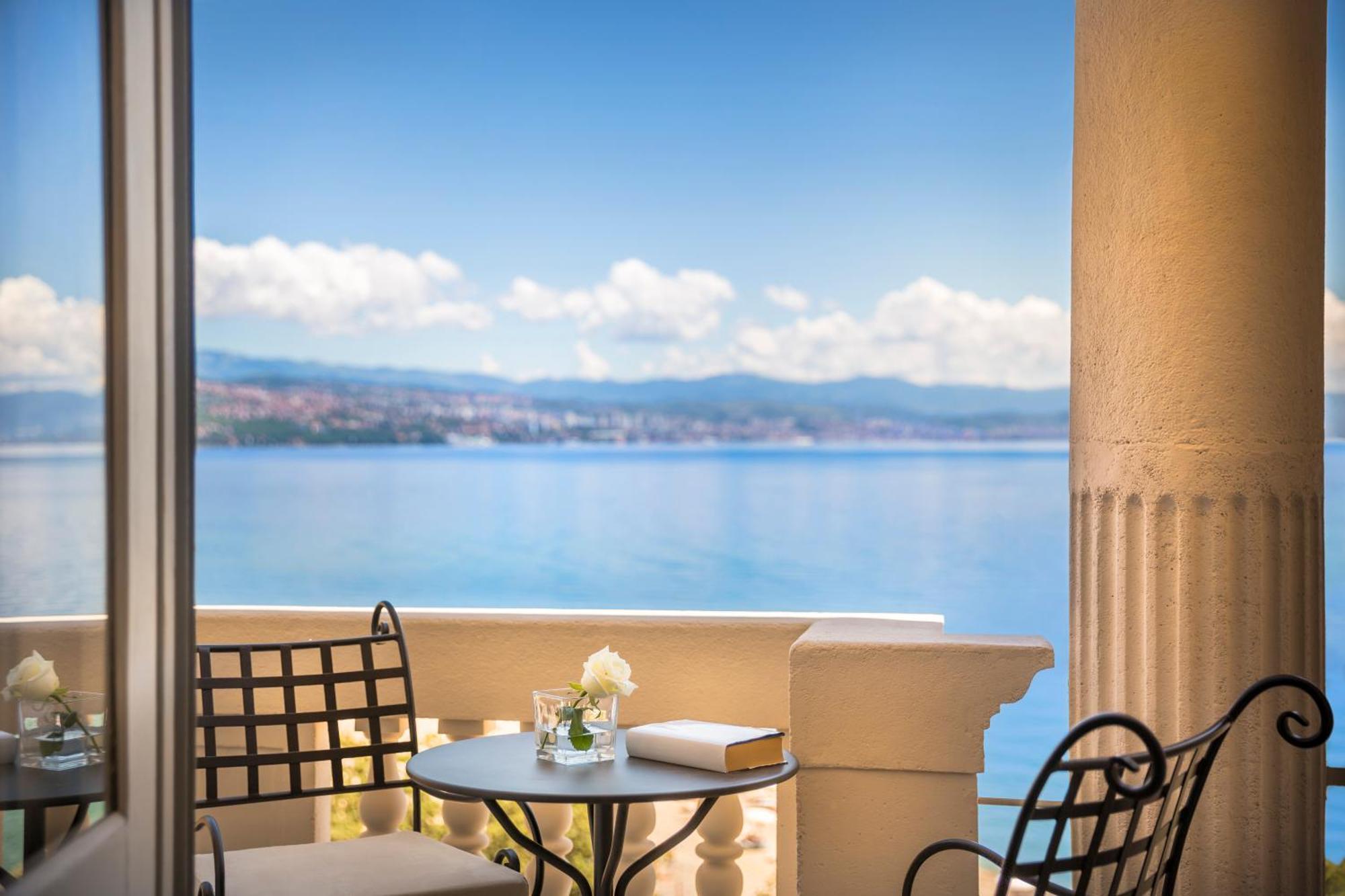 Superior Double Room Balcony Sea View
