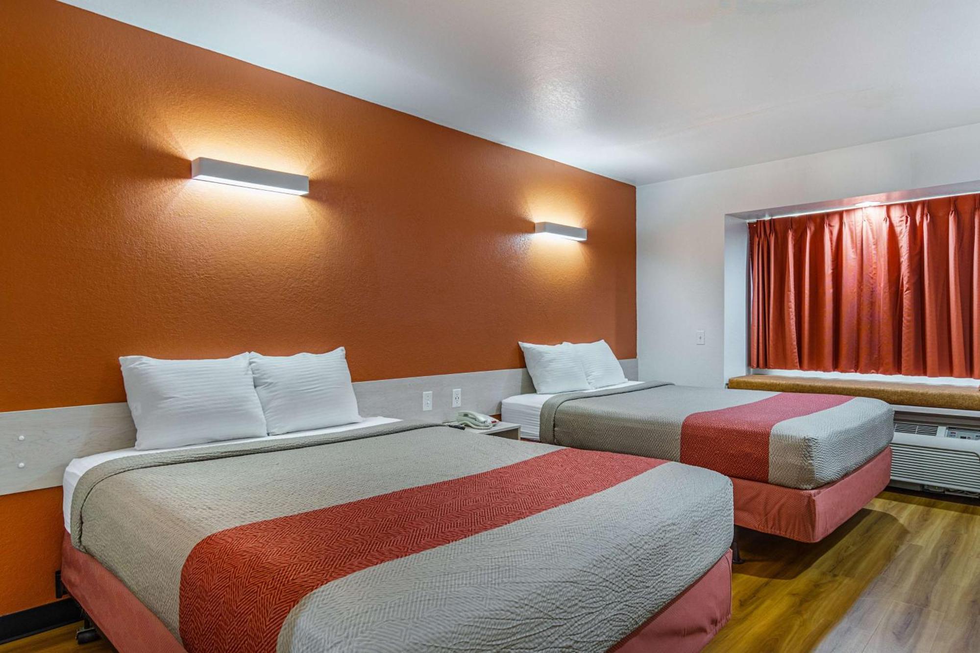Queen Room Two Queen Beds Non-Smoking