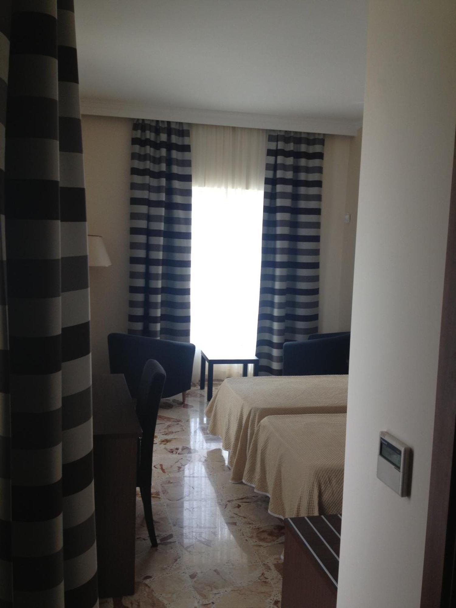 Double or Twin Room Sea View