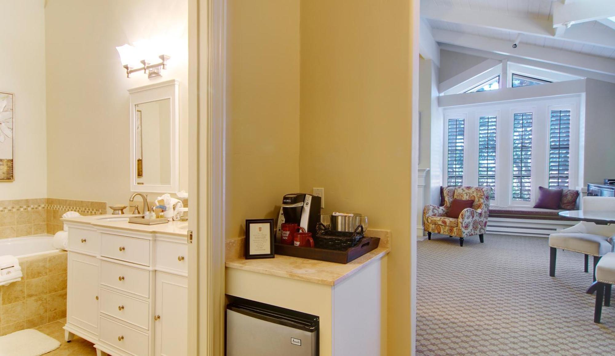 Deluxe King Suite