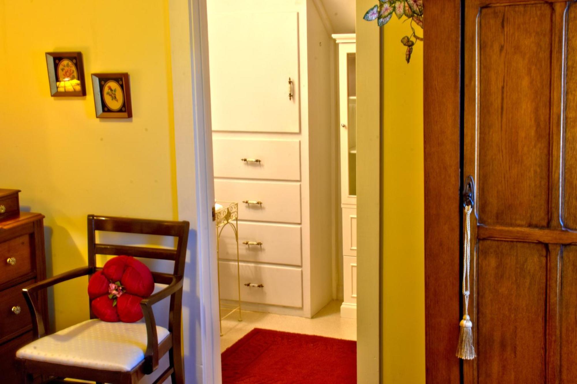 Queen Room,817674041:JPEG