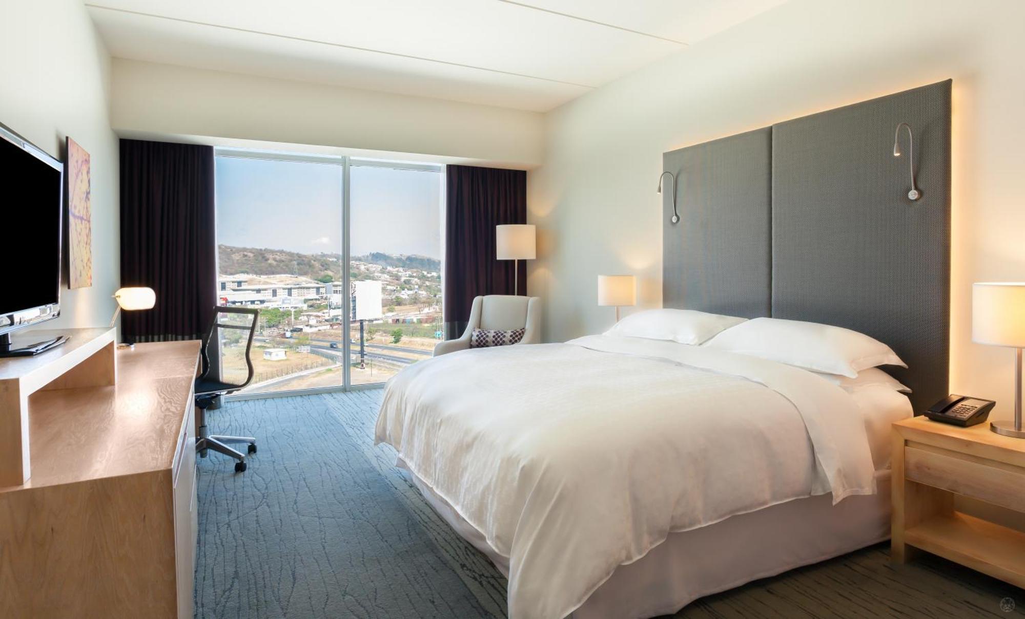 King Room with Mountain View