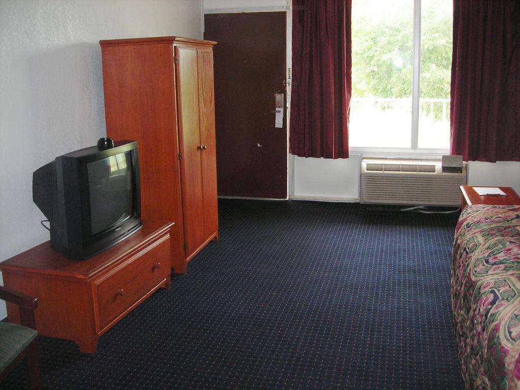 King Room - Non-Smoking