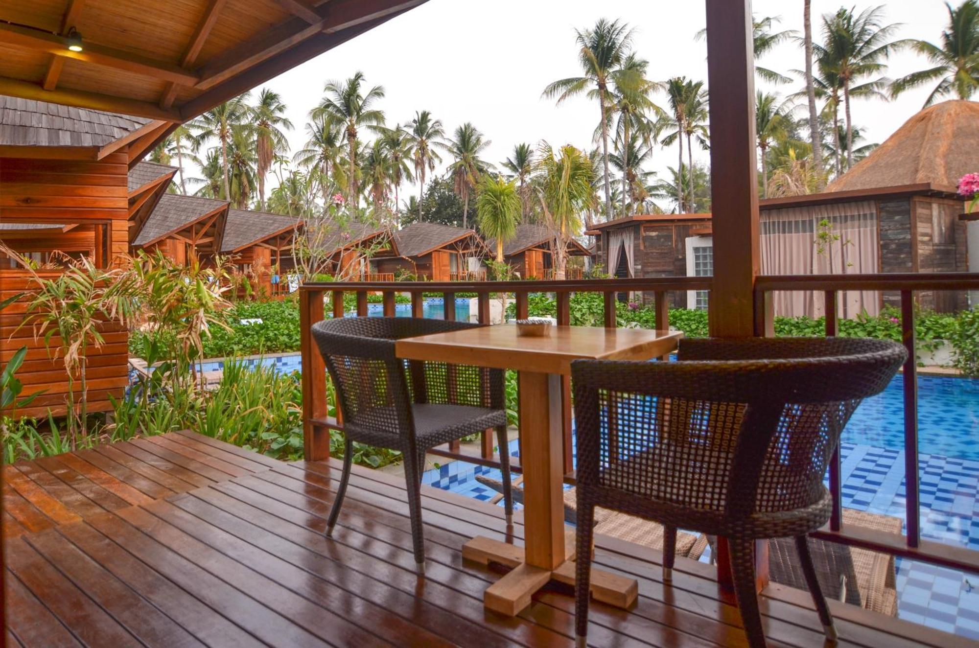 One-Bedroom Cottage Pool Lagoon