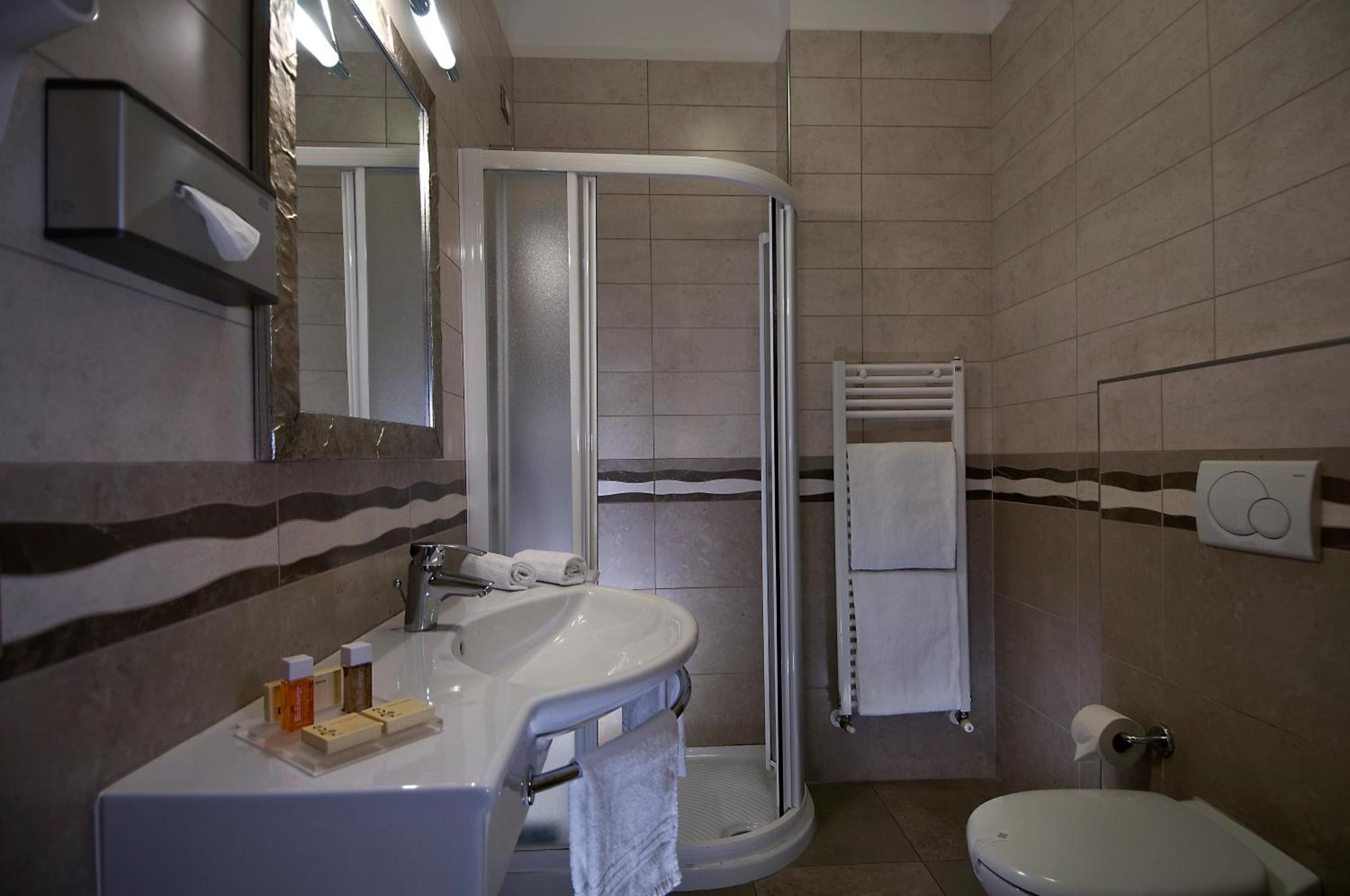 Standard Doppel-/Zweibettzimmer mit Balkon