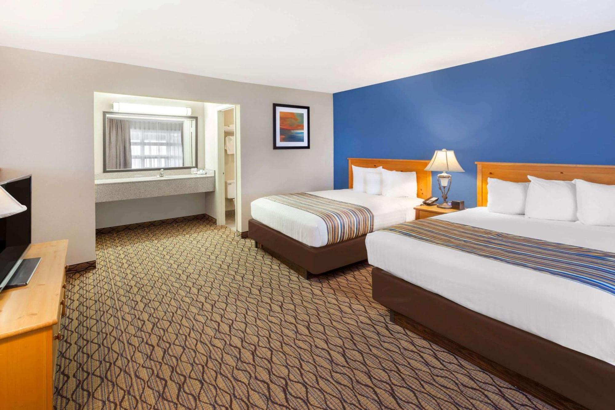 Queen Suite Lake View Pet Friendly