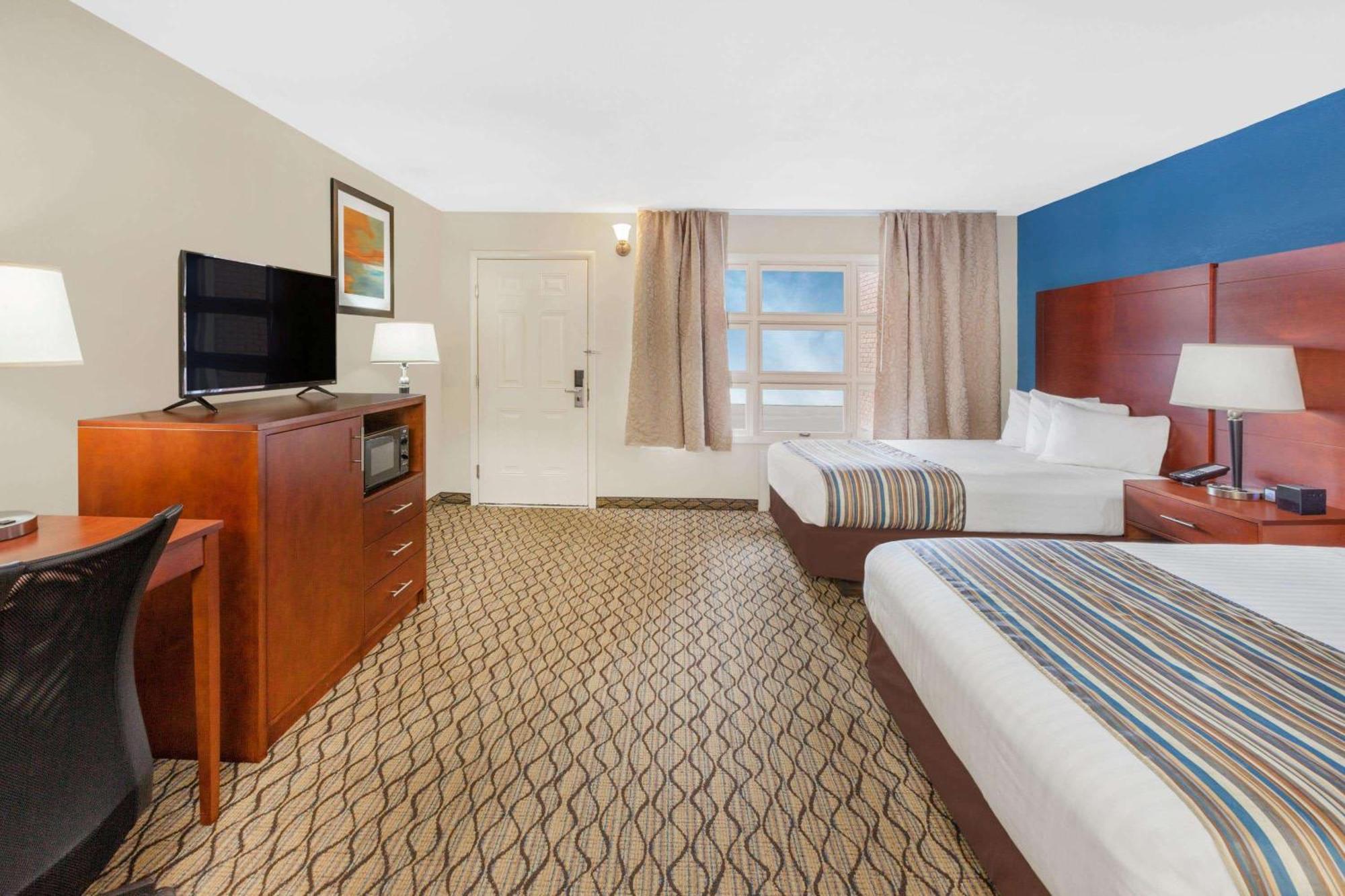 Courtside Queen Room Two Queen Beds Pet Friendly
