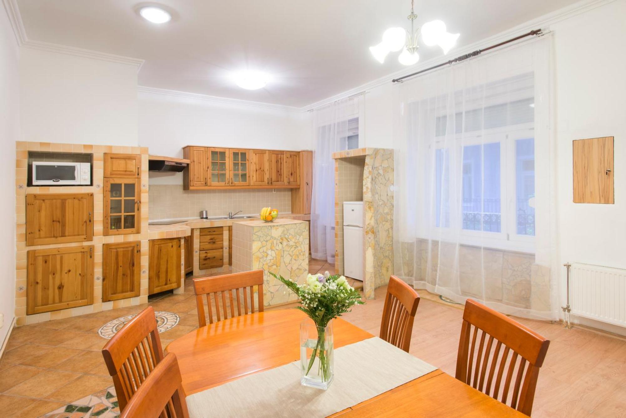 Apartamento Amplo com 2 Quartos