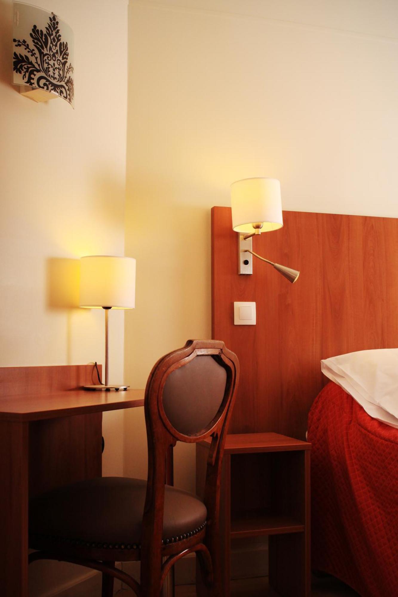 Double Room shared Shower Toilet on the floor