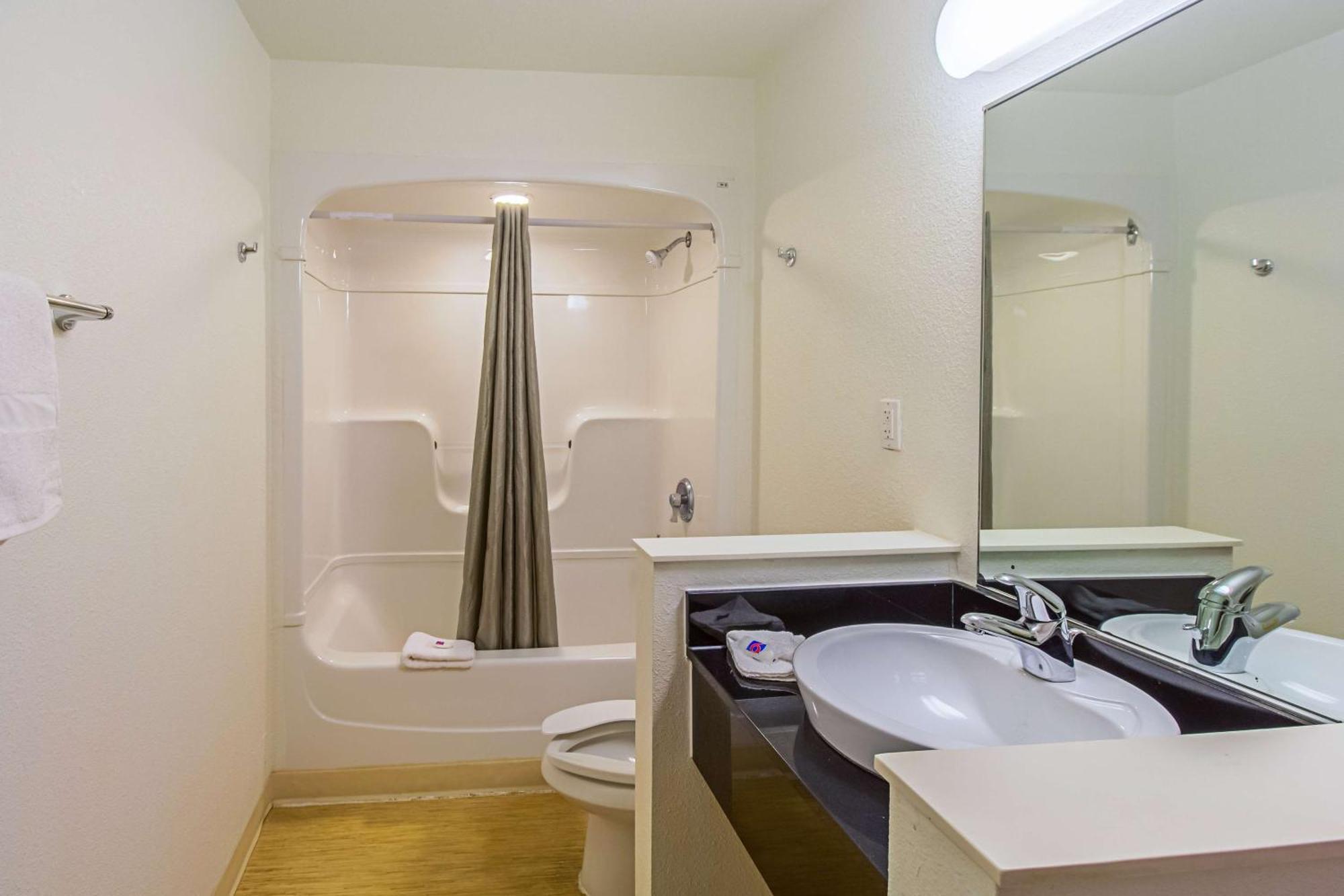 Quadruple Room - Non-Smoking,688099299:JPEG