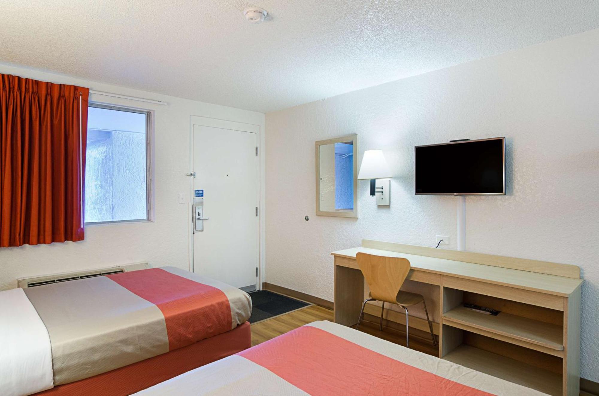 2 Full Beds 