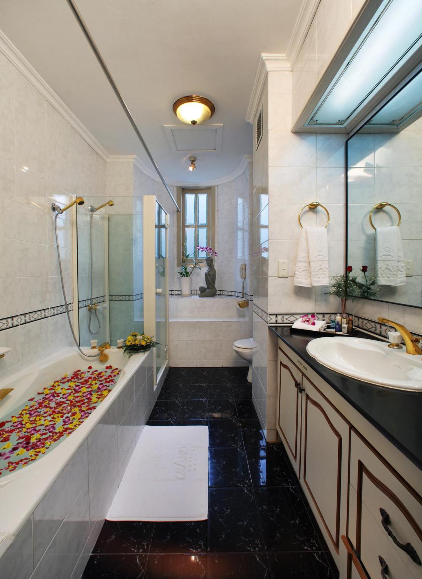 Grand Executive Suite King City View or Balcony View,746767307:JPEG