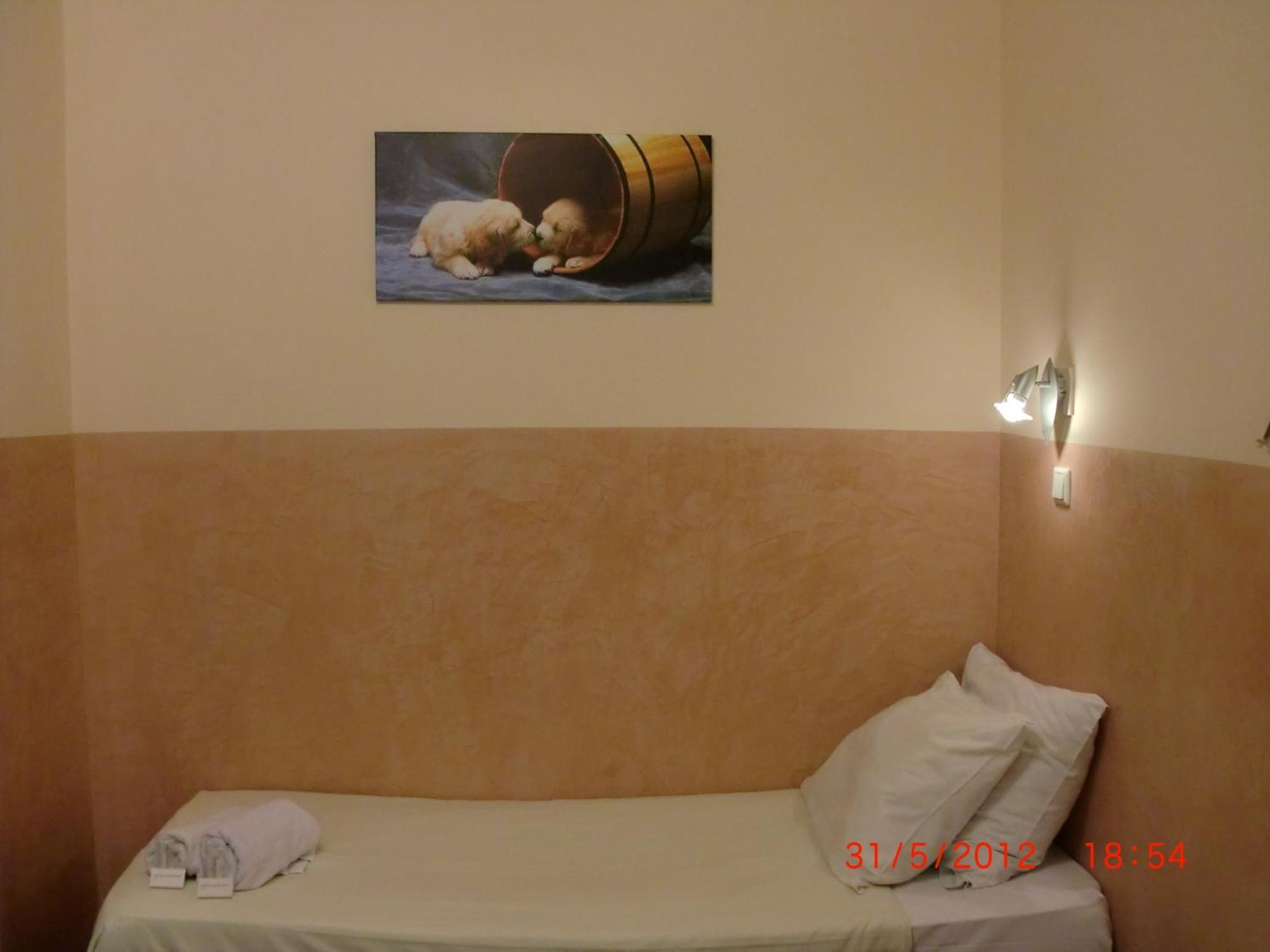 Small Quadruple Room,815691173:JPEG