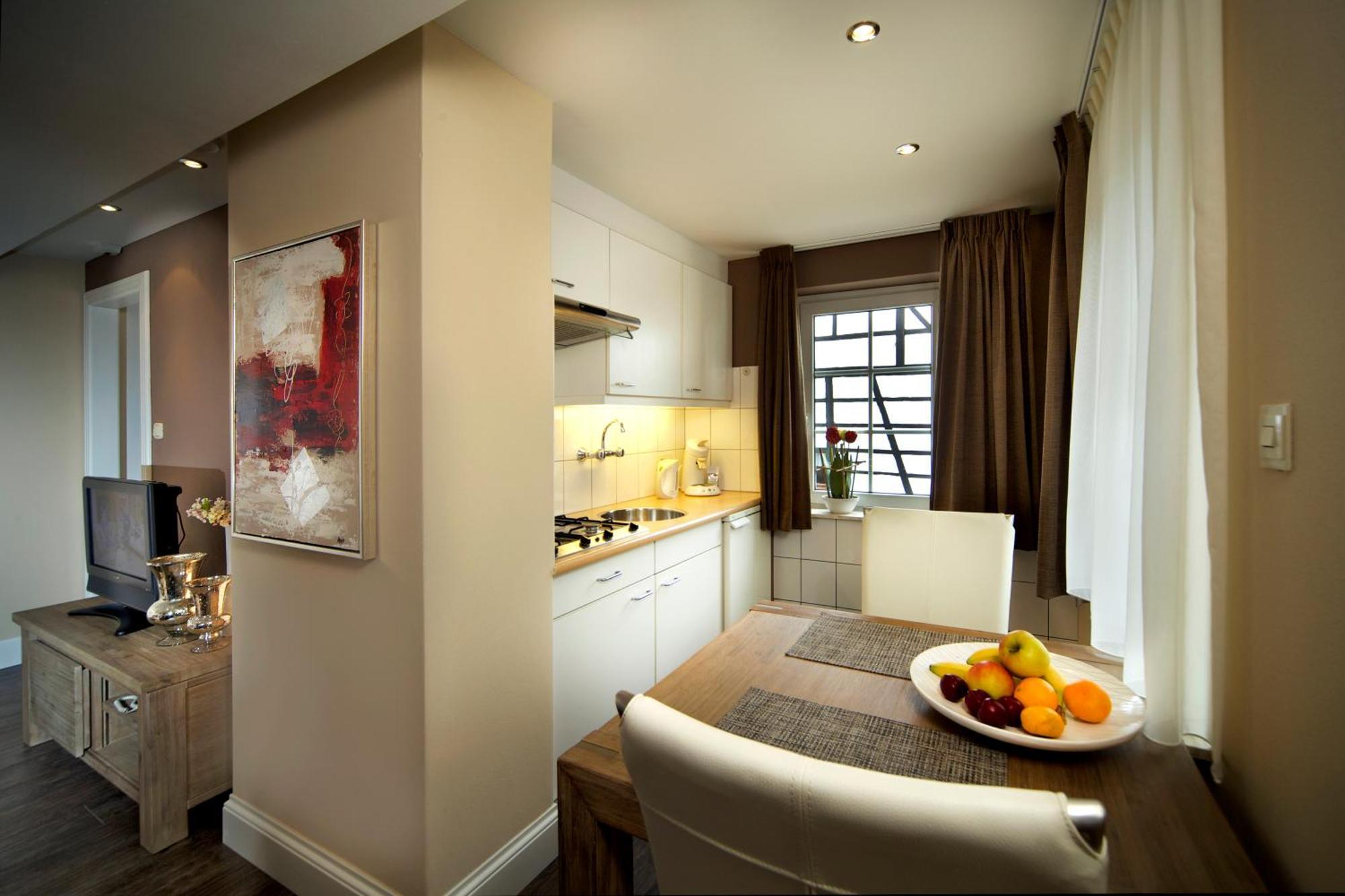 Deluxe One-Bedroom Apartment