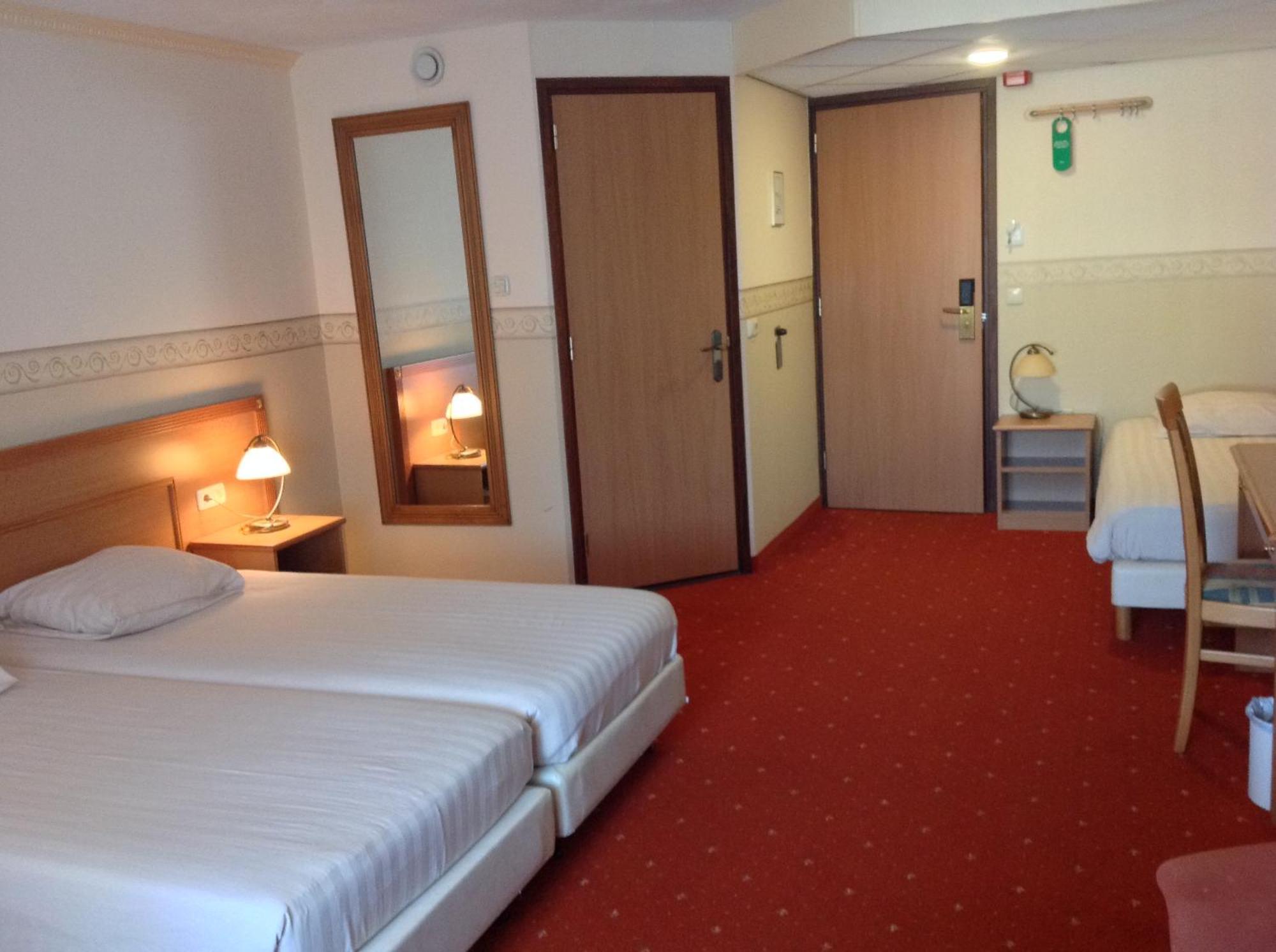 Comfort Triple Room