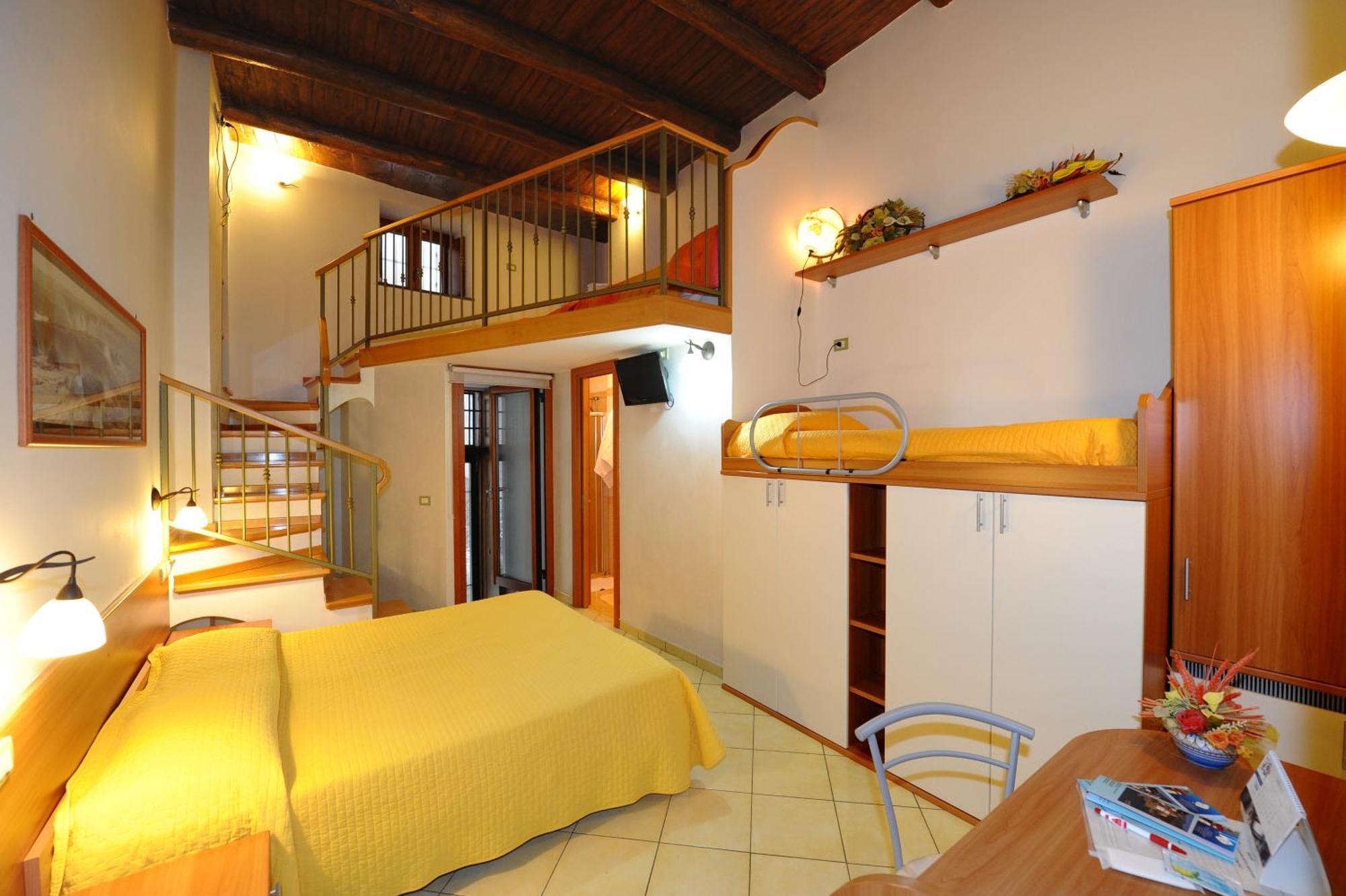 Quadruple Room Split Level