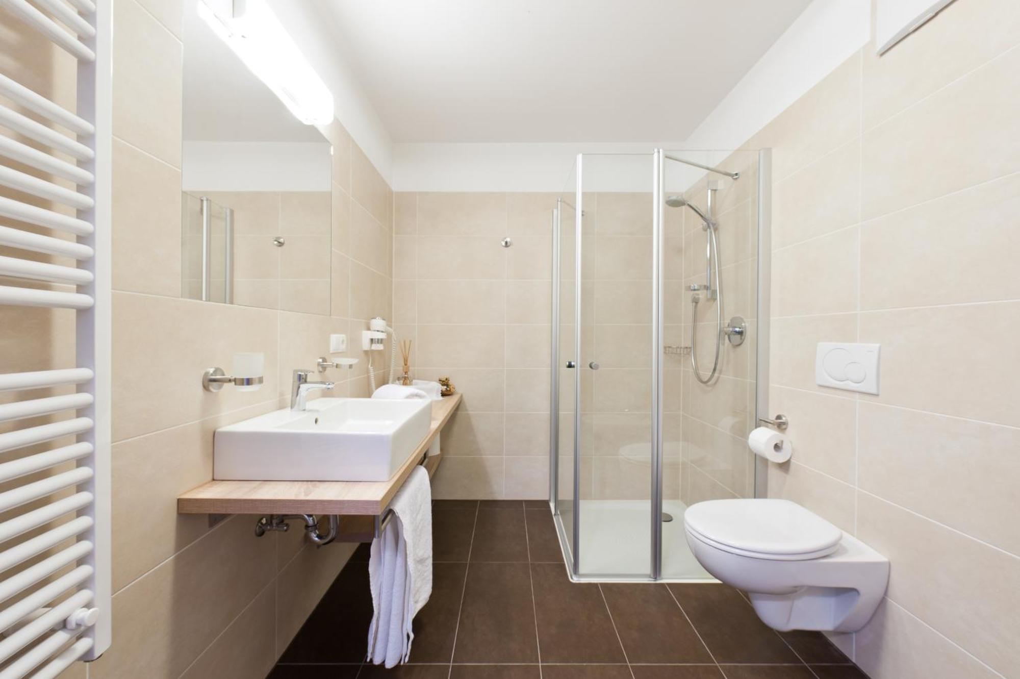 Superior One-Bedroom Apartment,688568913:JPEG