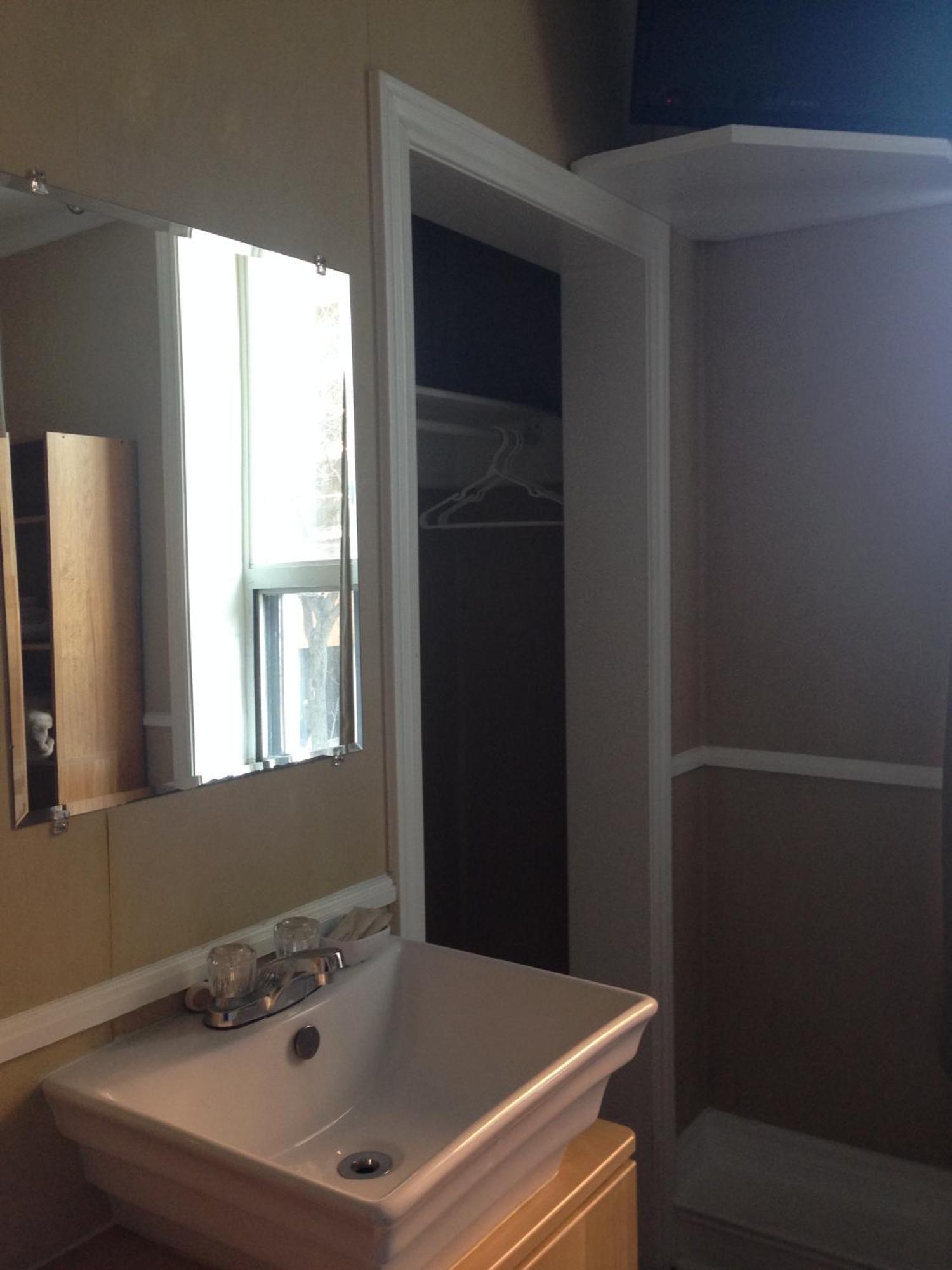 Camera Singola con Letto Singolo e Bagno in Comune
