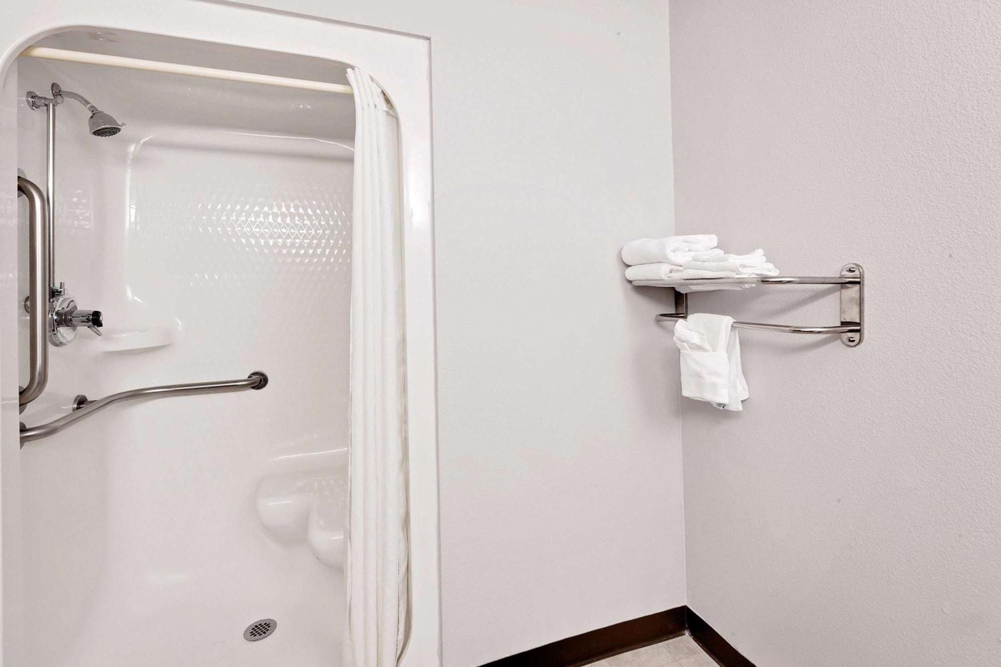 Queen Room Disability Access or Non-Smoking