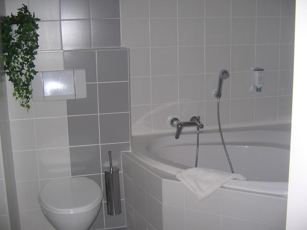 Twin Room Bath